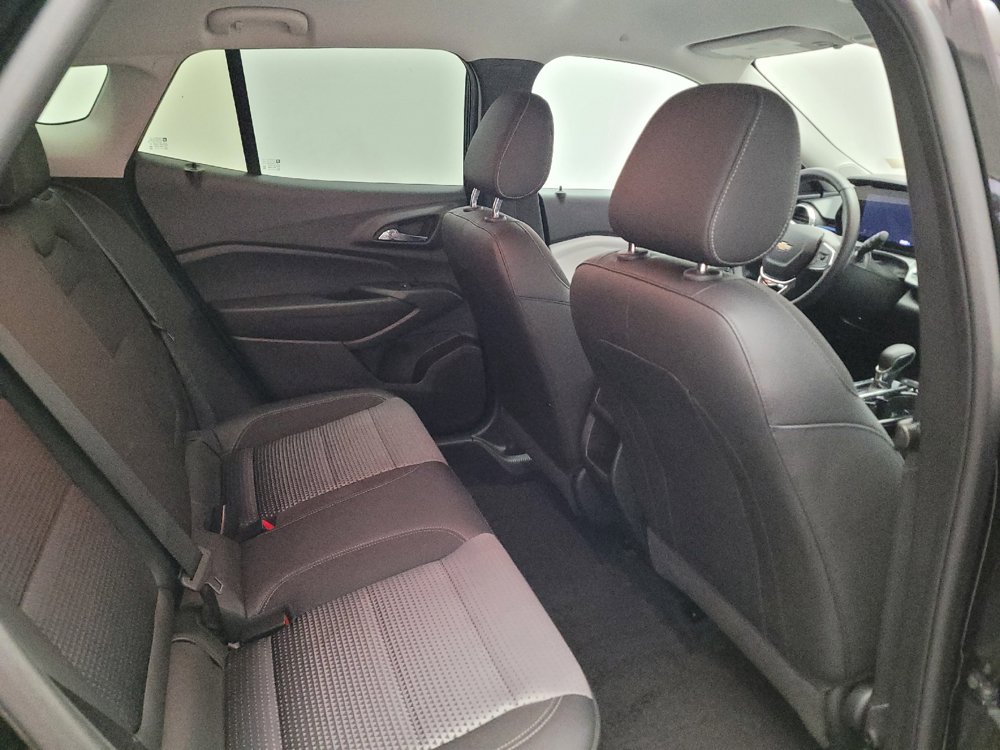 Used 2025 Chevrolet Trax LT w/ LT Convenience Package FWD image 19