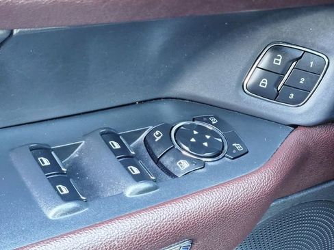 Used 2024 Ford Expedition Limited image 21