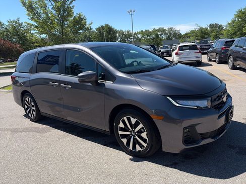 Certified 2025 Honda Odyssey EX-L image 3