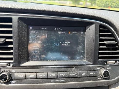 Used 2018 Hyundai Elantra SEL FWD image 15