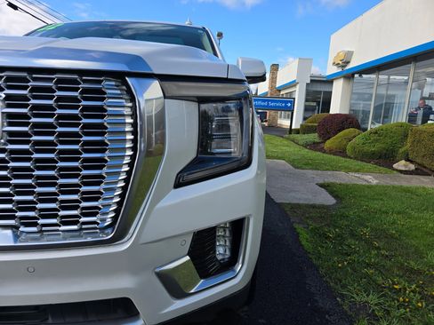 Used 2022 GMC Yukon XL Denali w/ Denali Ultimate Package AWD/4WD image 10
