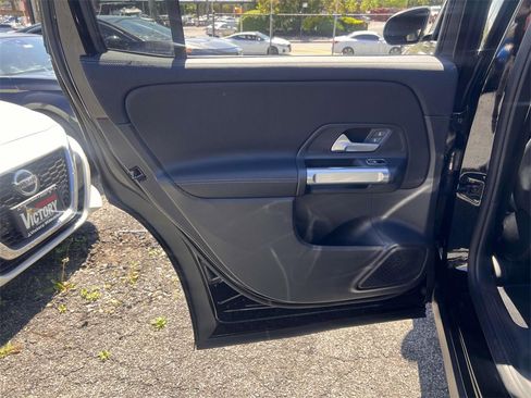 Used 2024 Mercedes-Benz GLB 250 4MATIC image 11