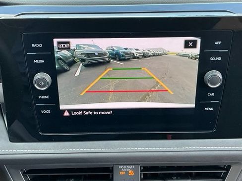 Used 2025 Volkswagen Taos SE FWD image 24