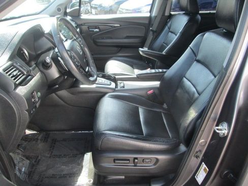Used 2017 Honda Pilot Touring image 9