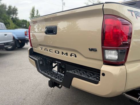 Used 2018 Toyota Tacoma TRD Off-Road w/ Technology Package AWD/4WD image 47