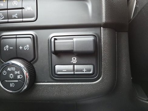 Used 2025 Chevrolet Suburban RST image 11