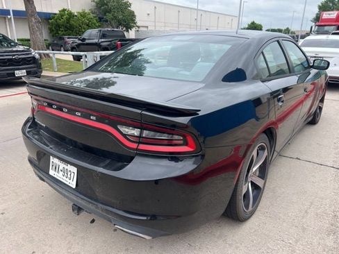 Used 2017 Dodge Charger SE image 3