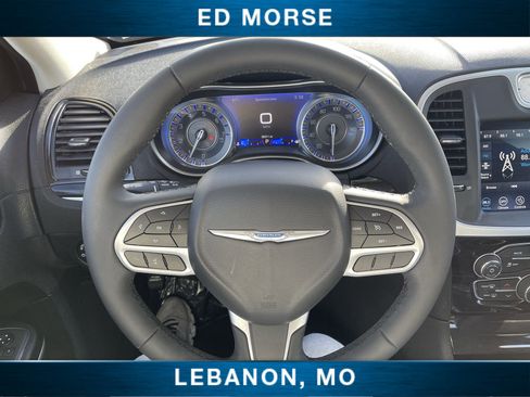 Used 2023 Chrysler 300 Touring L image 12