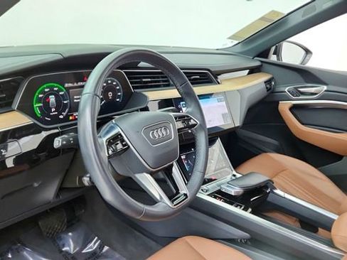 Used 2024 Audi Q8 e-tron Premium Plus w/ Premium Plus Package image 18