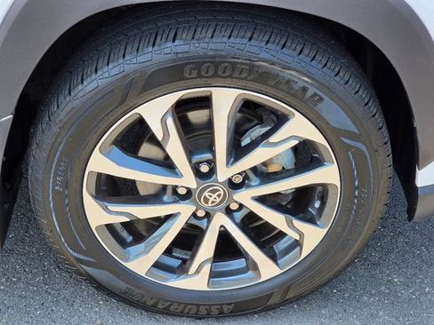 Used 2023 Toyota Corolla Cross XLE w/ Convenience Package AWD/4WD image 9