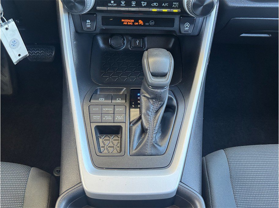 Used 2021 Toyota RAV4 LE AWD/4WD image 11