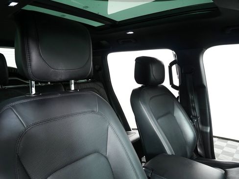 Used 2023 Land Rover Defender 110 V8 image 24