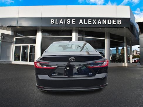 Used 2025 Toyota Camry SE image 4