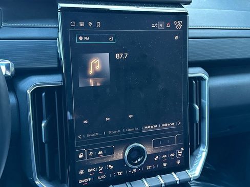 Used 2025 GMC Acadia Elevation image 20