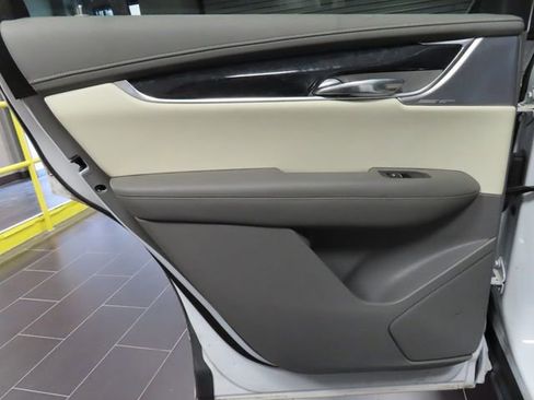 Certified 2023 Cadillac XT6 Premium Luxury image 11