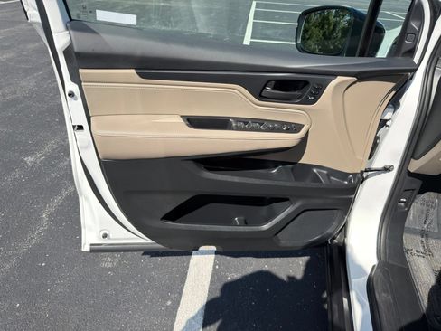Used 2024 Honda Odyssey EX-L image 13