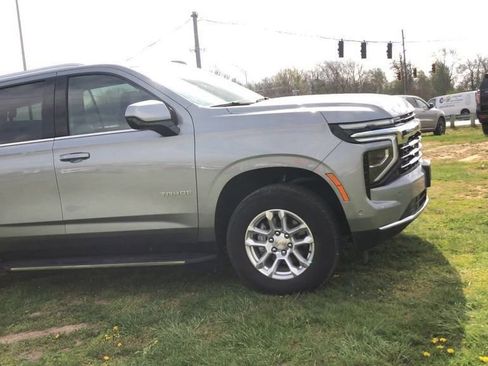 Used 2025 Chevrolet Tahoe LT AWD/4WD image 2