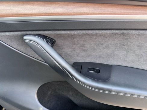 Used 2025 Tesla Model Y Long Range image 23