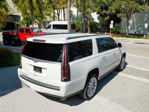 Used 2019 Cadillac Escalade ESV Premium Luxury image 26