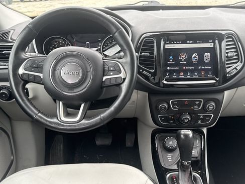 Used 2017 Jeep Compass Limited AWD/4WD image 4