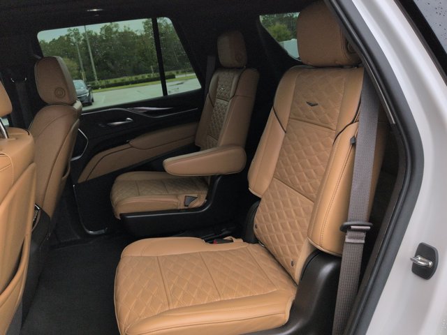 Used 2022 Cadillac Escalade Premium Luxury w/ Performance Package AWD/4WD image 15