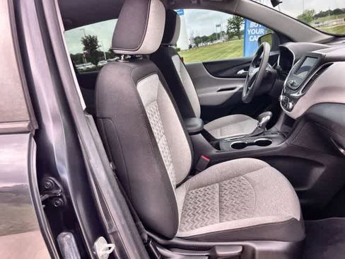 Used 2022 Chevrolet Equinox LS image 12