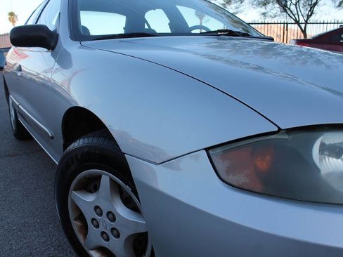 Used 2005 Chevrolet Cavalier Sedan w/ Preferred Equipment Group FWD image 13