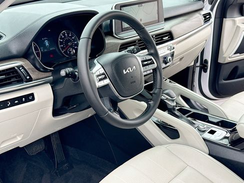 Used 2022 Kia Telluride EX w/ EX Premium Package FWD image 4