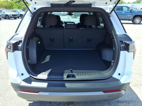New 2026 Chevrolet Equinox LT FWD image 4