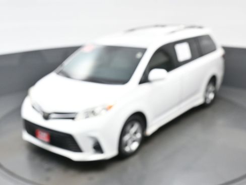 Used 2020 Toyota Sienna LE image 36