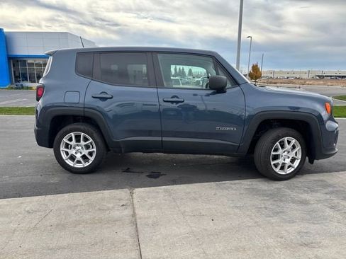Used 2023 Jeep Renegade Latitude image 2