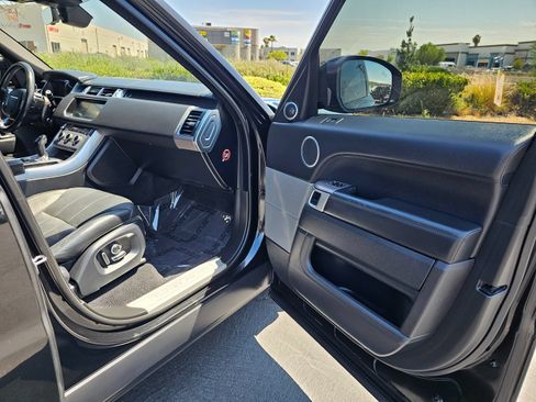 Used 2017 Land Rover Range Rover Sport HSE AWD/4WD image 33