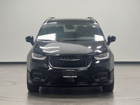 New 2026 Chrysler Pacifica Limited w/ S Appearance Package image 3