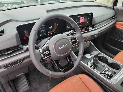New 2026 Kia Carnival EX FWD image 23