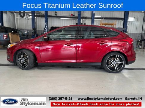 Used 2017 Ford Focus Titanium w/ Titanium Technology Package FWD image 3