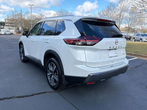 Used 2024 Nissan Rogue SL w/ SL Premium Package image 3
