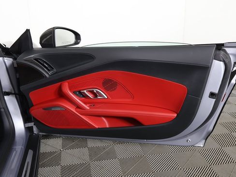 Used 2018 Audi R8 V10 w/ Carbon Exterior Package image 24