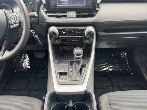 Used 2022 Toyota RAV4 LE AWD/4WD image 11
