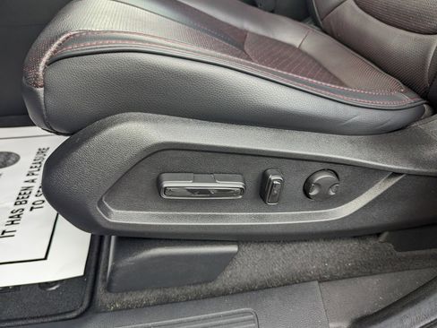 Certified 2025 Honda Pilot Black Edition image 11