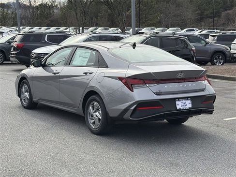 New 2026 Hyundai Elantra SE image 5