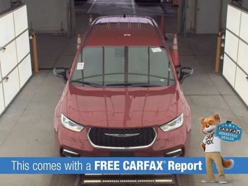 Used 2025 Chrysler Pacifica Select image 2