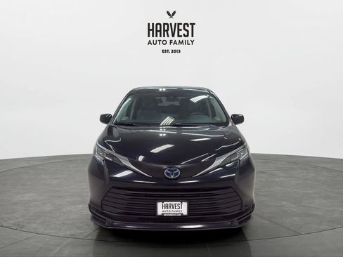 Used 2021 Toyota Sienna LE image 11