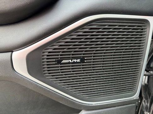 Used 2024 Jeep Wagoneer L Series II RWD image 9
