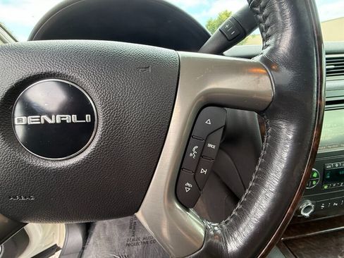 Used 2011 GMC Yukon Denali AWD/4WD image 26