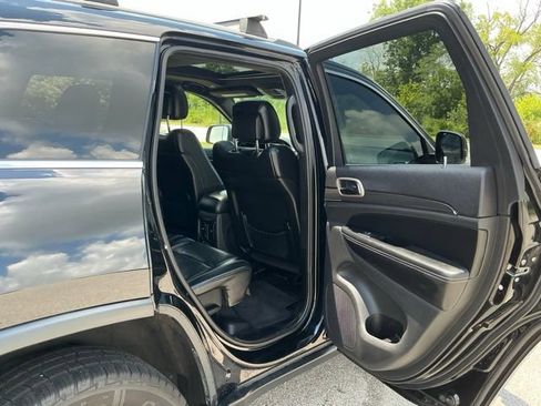 Used 2017 Jeep Grand Cherokee Limited w/ Luxury Group II AWD/4WD image 18
