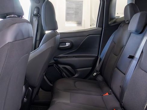 Used 2018 Jeep Renegade Altitude w/ Advanced Technology Group image 14