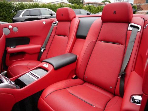 Used 2017 Rolls-Royce Dawn image 7