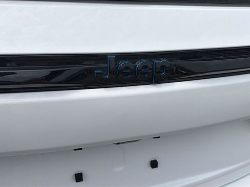 Used 2023 Jeep Grand Cherokee 30th Anniversary AWD/4WD image 11