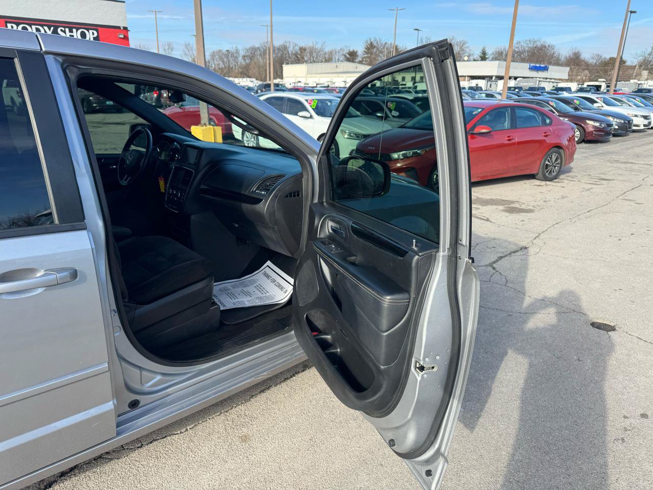Used 2017 Dodge Grand Caravan SE FWD image 9