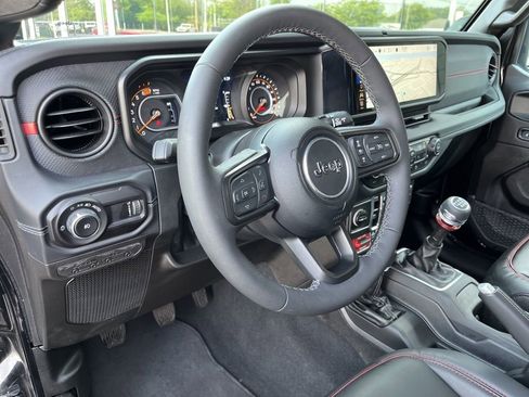 Used 2026 Jeep Wrangler Unlimited Rubicon AWD/4WD image 3